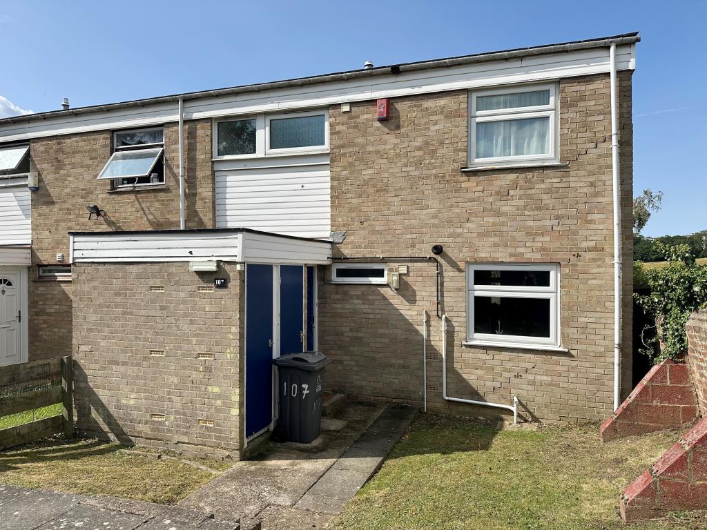 Lot: 148 - END-TERRACE HOUSE CLOSE TO UNIVERSITY - Front of property